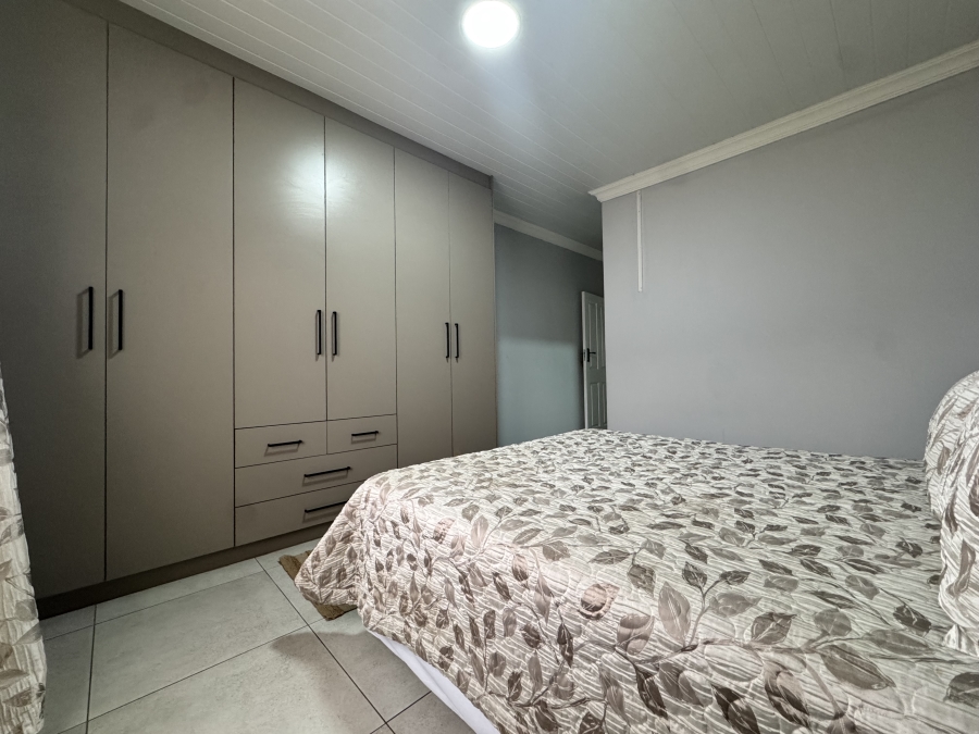 To Let 2 Bedroom Property for Rent in Flamwood North West
